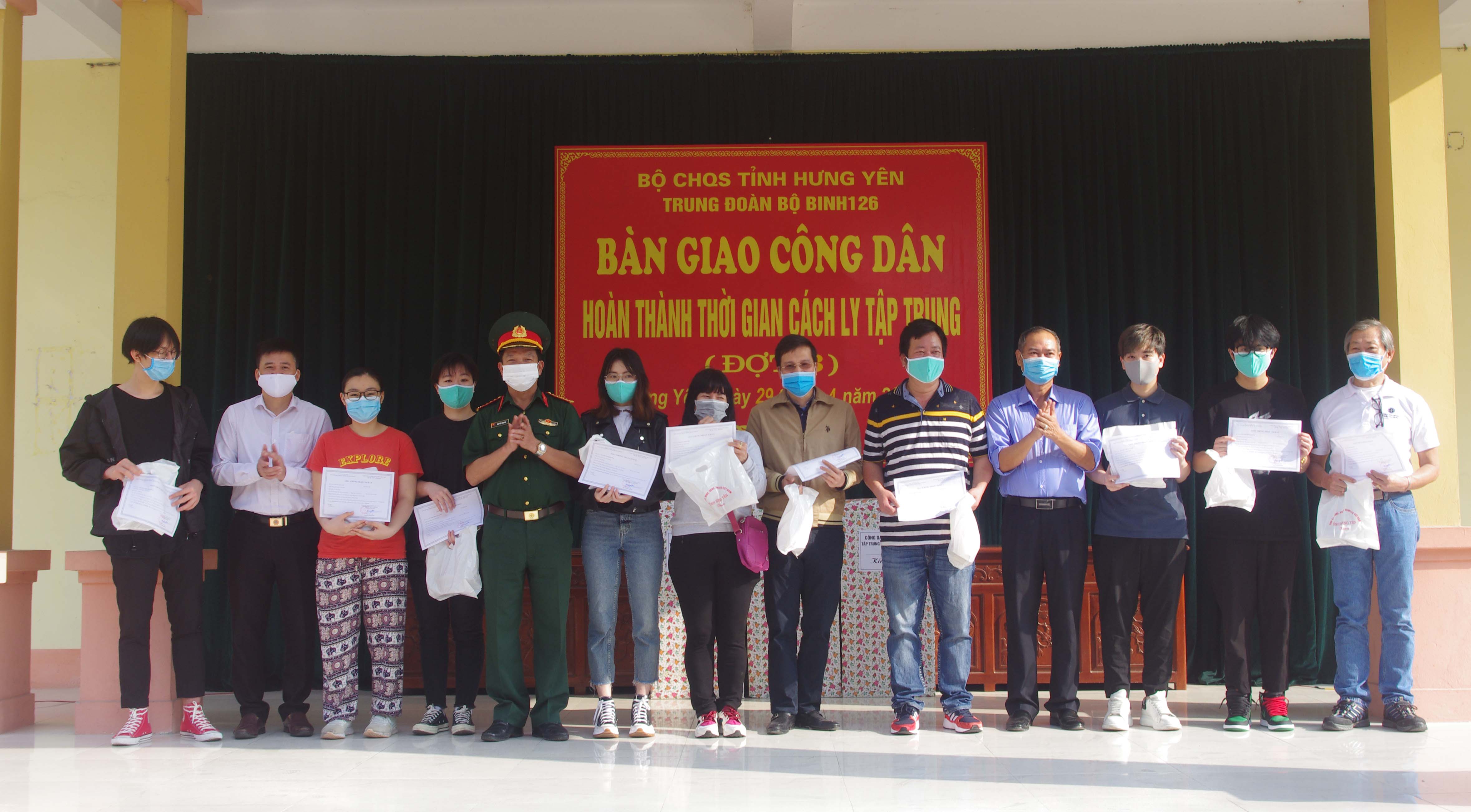 Tỉnh Hưng Yên bàn giao 90 công dân hoàn thành thời gian cách ly tập trung

